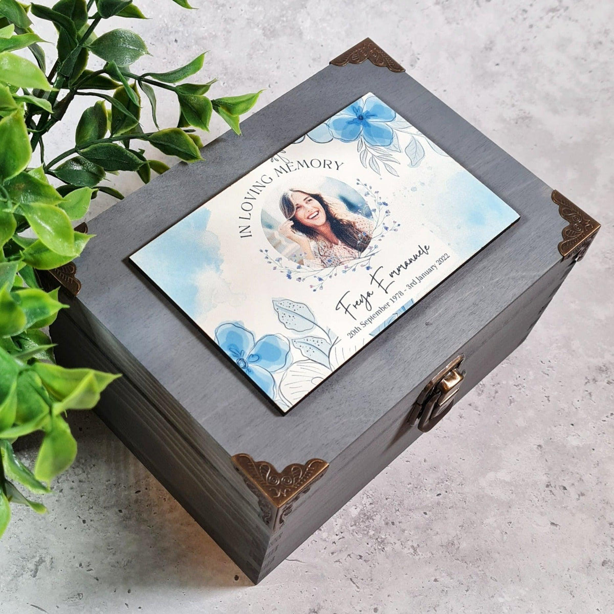 10+ Meaningful Sympathy Gifts for Loss of Father » Urns